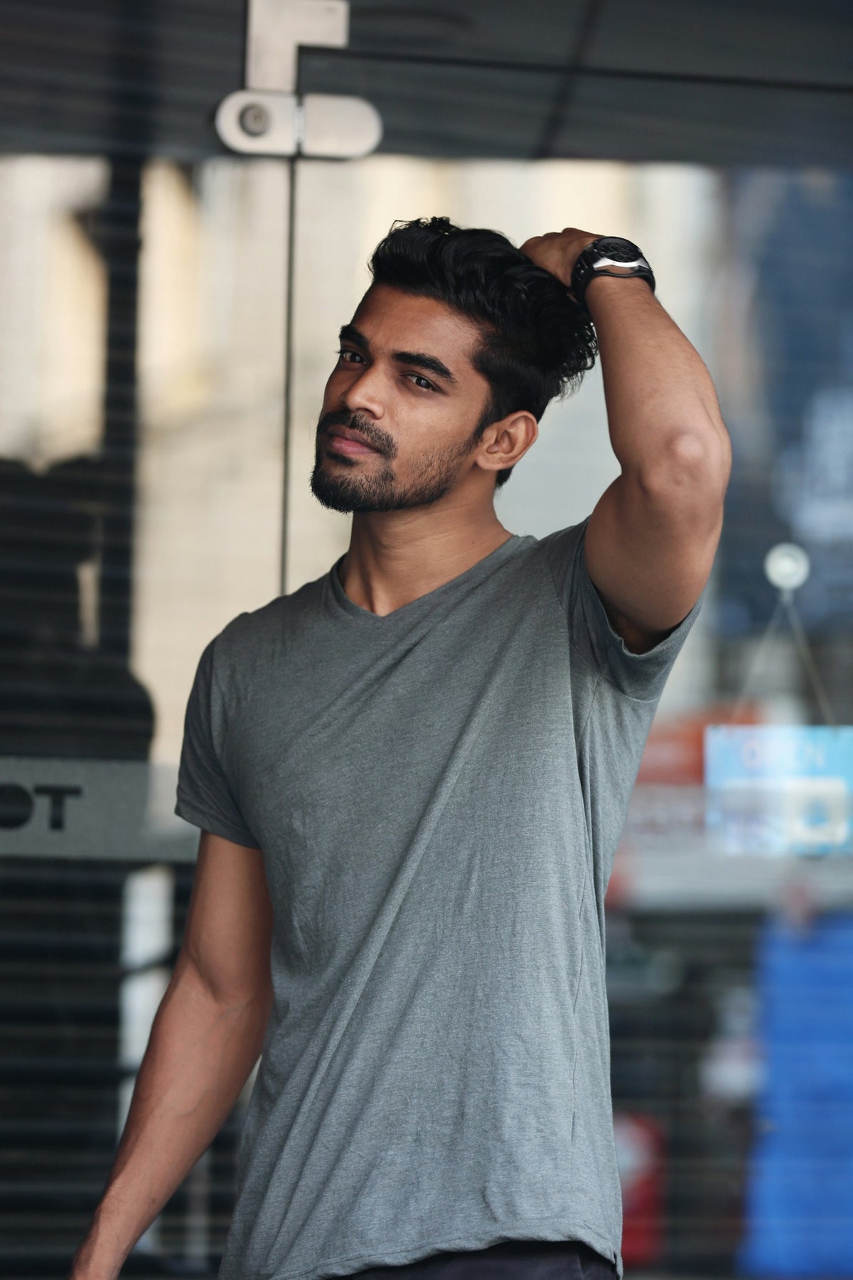 Dhuaan V-Neck Tee in Charcoal Grey
