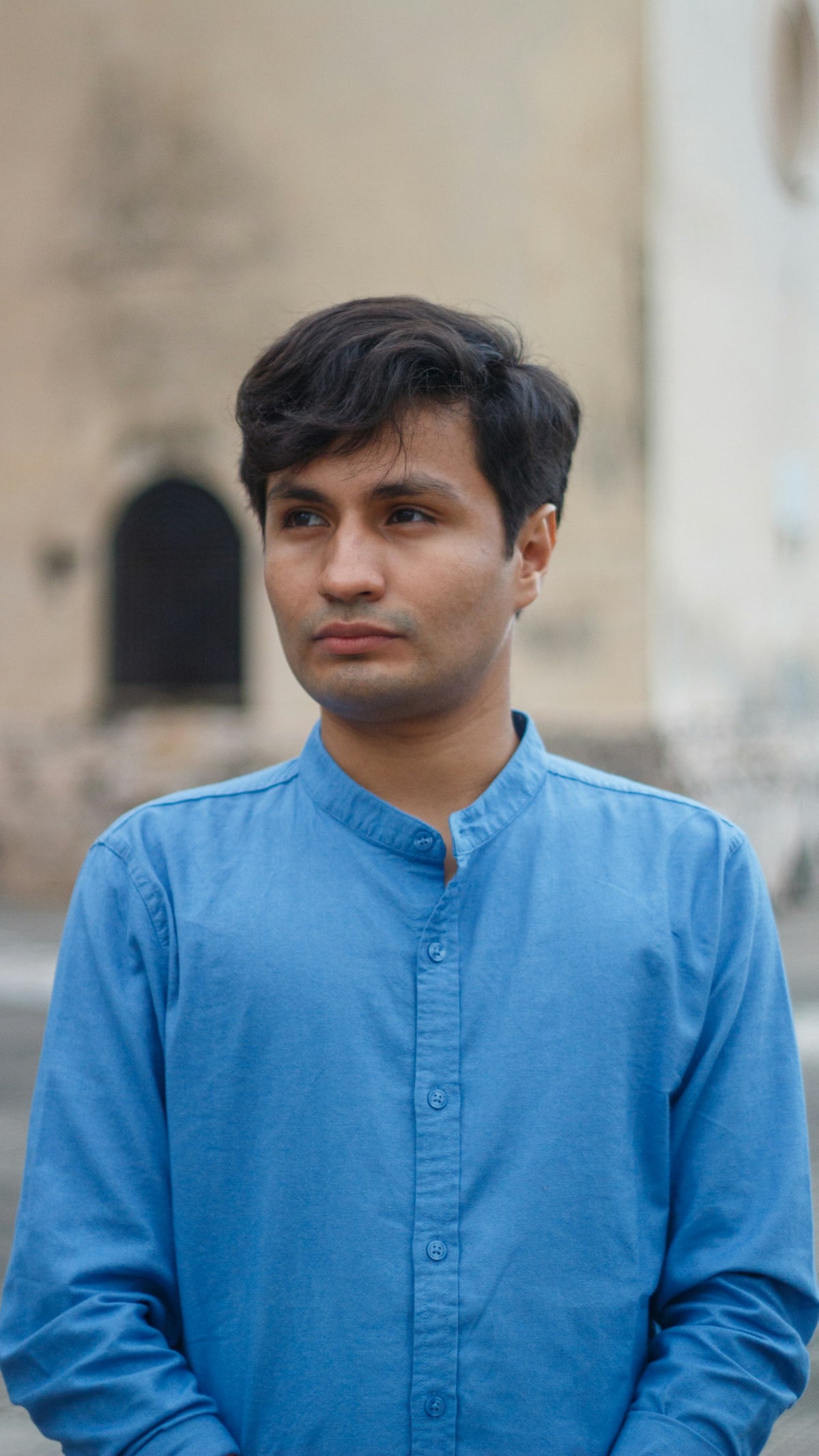 Neel Mandarin-Collar Linen Shirt in Cobalt Blue